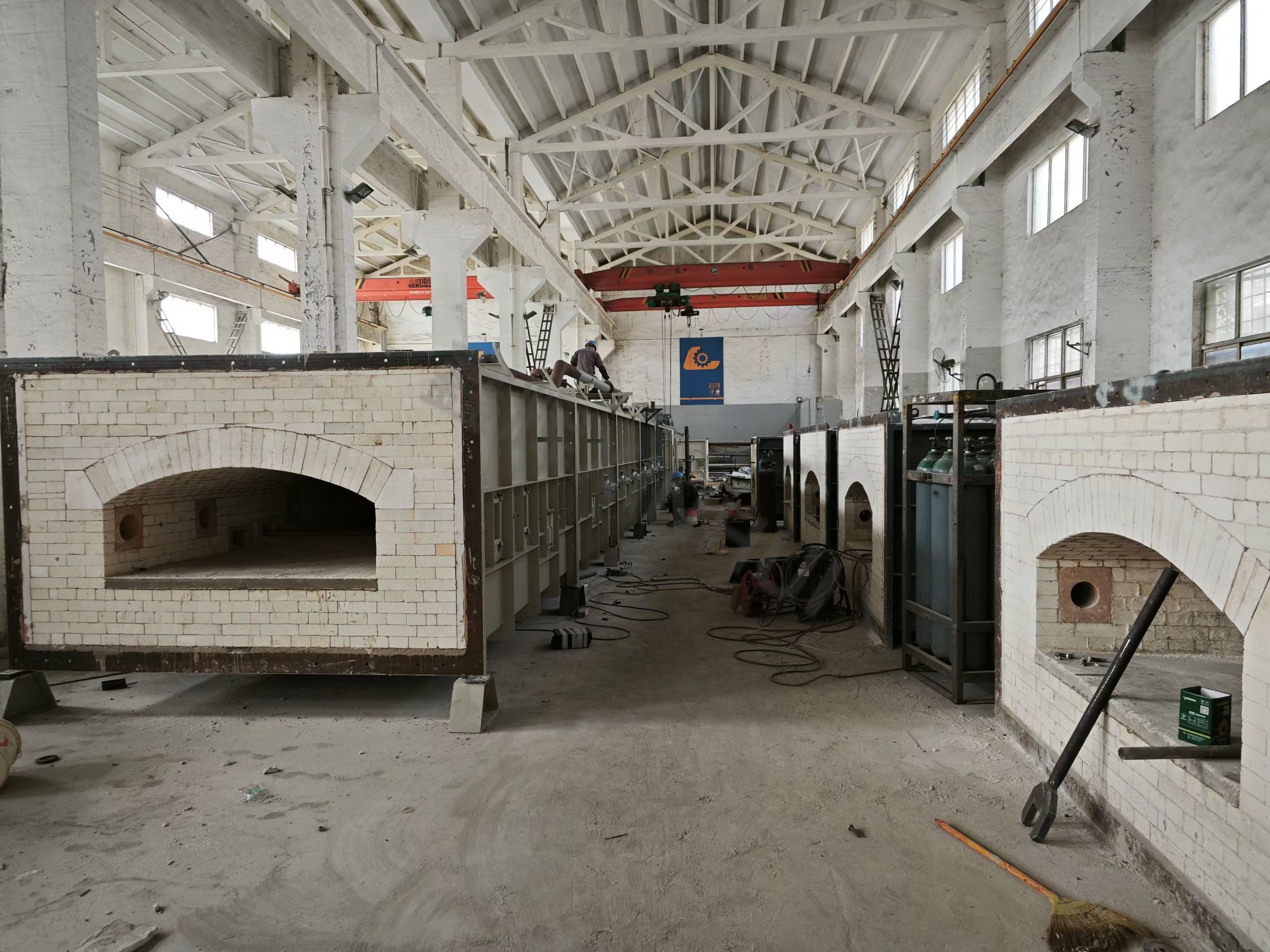 保护气氛热处理炉典型结构