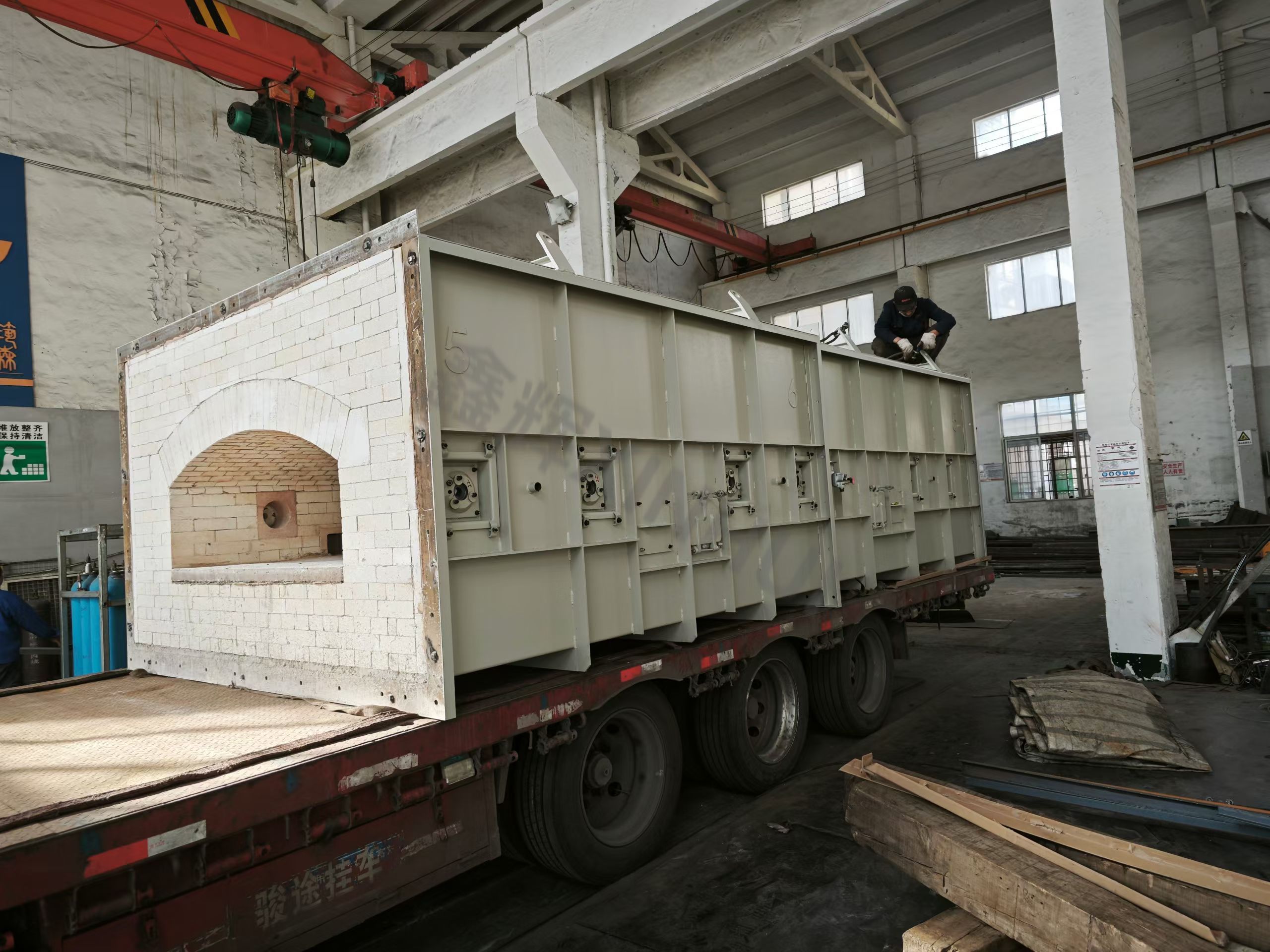 热处理炉体表面热损示意